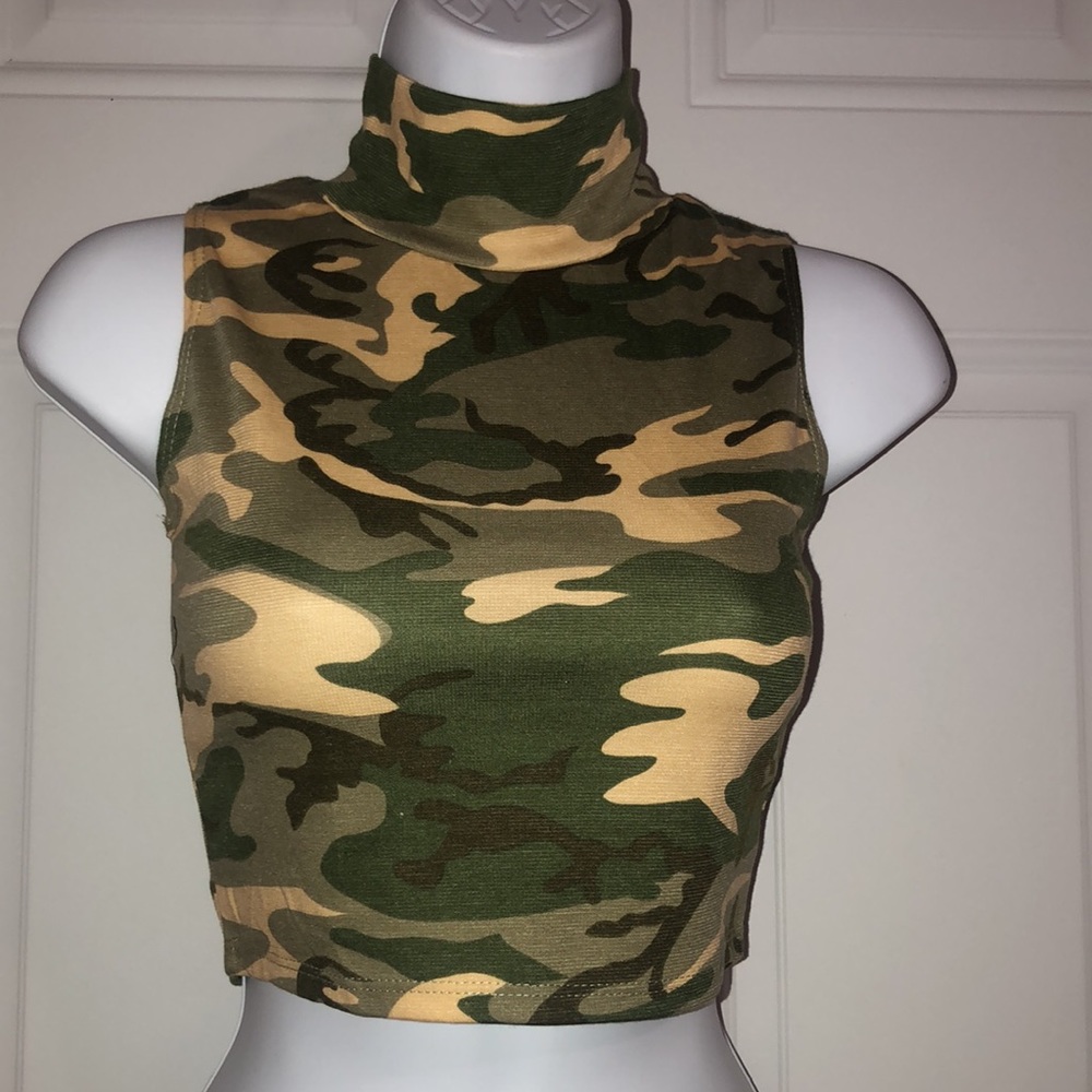 Army Crop top size (s)🔥